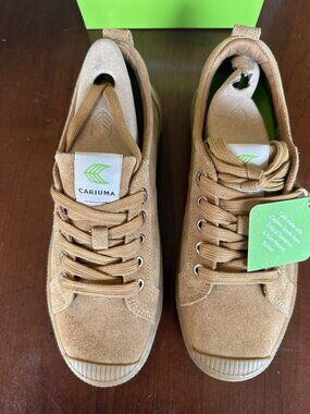 NEW IN BOX Cariuma OCA Low Camel Suede  Sneakers 8 M